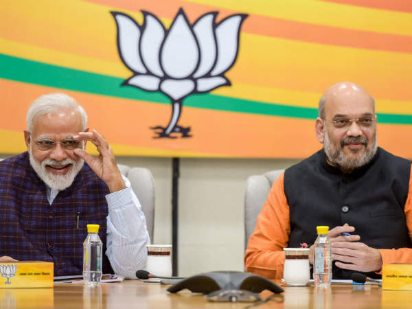 અડવાણી સેિવાય ગાંધીનગરમાં મોદી કે શાહ જ ફિટ