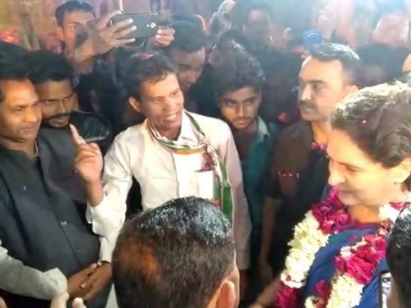 કોંગ્રેસના નેતાને ત્રાજવા પર બેસાડ્યા