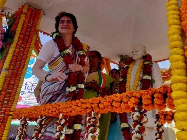 ભાજપના કાર્યકર્તાઓએ પ્રતિમા ધોઈ