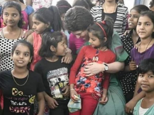 ભીડ જોઈ ગદગદ થયા પ્રિયંકા ગાંધી