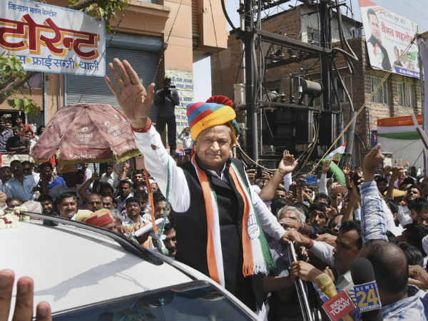 સેનાની પાછળ છૂપાઈ રહ્યા છે મોદી