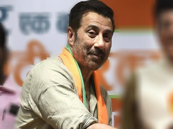 અસલી નામ છે અજય સિંહ દેઓલ