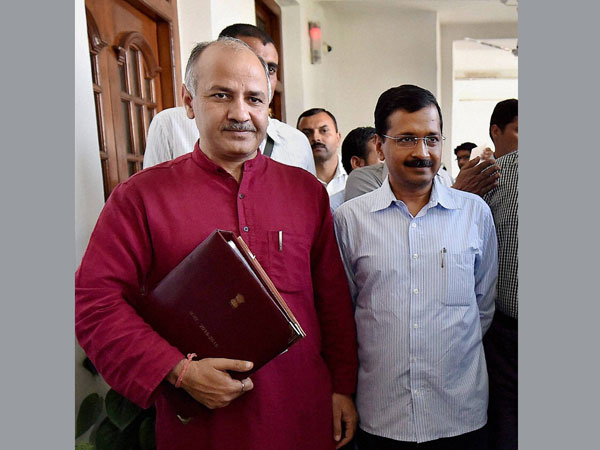 કોર્ટે ત્રણેયને ઉપસ્થિત થવા કહ્યું