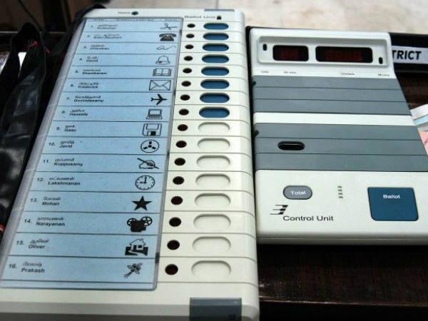 બૂથ સુધી લાવવા માટે ડોલીનો ઉપયોગ