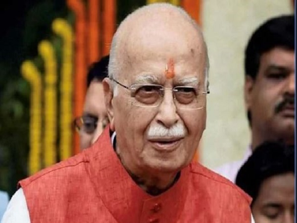 અડવાણીએ આપ્યા પીએમ મોદીને અભિનંદન