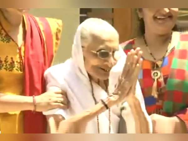 પ્રધાનમંત્રી નરેન્દ્ર મોદીના મા હીરાબાએ કહ્યુ થેંક્યુ