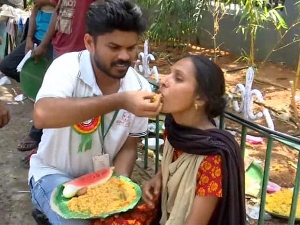 ગૌતમે ત્રણ જગ્યાએ લોકોને ખાવાનું ખવડાવ્યું