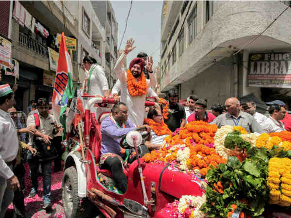 કહીં ખુશી, કહીં ગમ