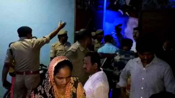 આખા ઘરમાં એક બાદ એક વિખેરાયેલી પડી હતી લાશો