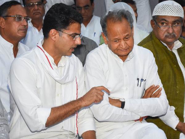 કોંગ્રેસમાં ઘમાસાણ