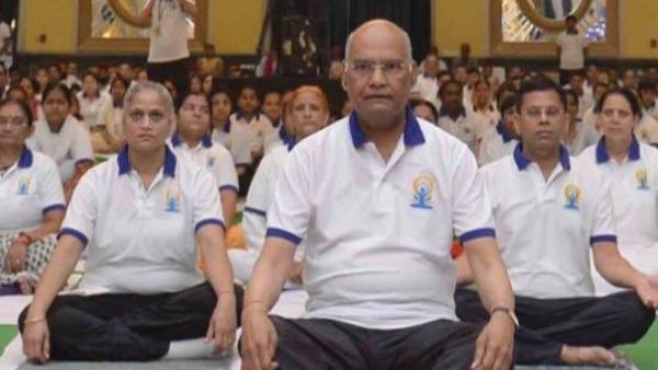 રાષ્ટ્રપતિ રામનાથ કોવિંદે પણ રાષ્ટ્રપતિ ભવનમાં યોગ કર્યા