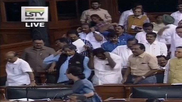 ટ્રમ્પના નિવેદન પર લોકસભામાં હંગામો
