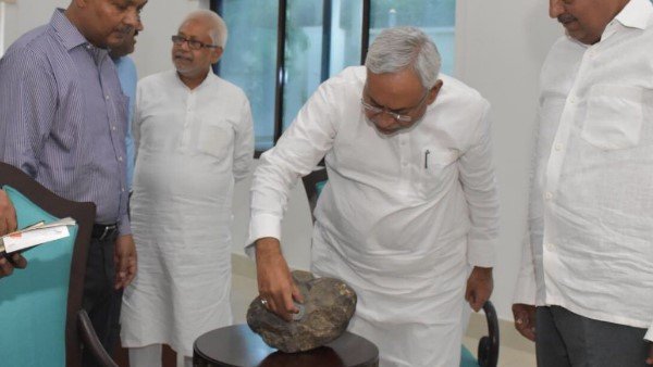 પથ્થરને તપાસ માટે મોકલવામાં આવશે