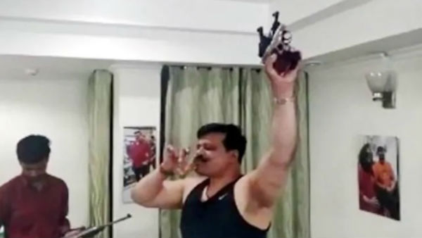 પોતાના સમર્થકોએ દારૂની પાર્ટી આપી
