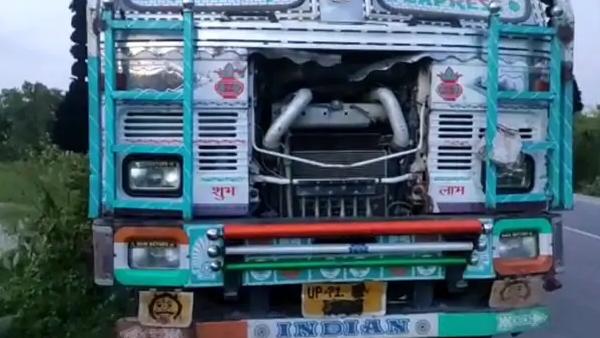 ટ્રકની નંબર પ્લેટ પર કાળો રંગ લગાવ્યો હતો