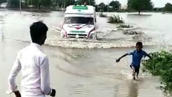 એમ્બ્યુલન્સને રસ્તો દેખાડ્યો