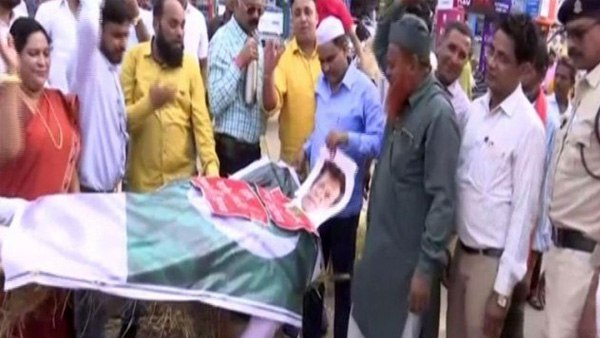 ઇમરાન ખાનની અર્થી કાઢી