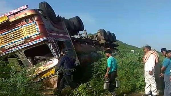 જયપુરમાં પલટ્યું હતું તેલનું ટેન્કર
