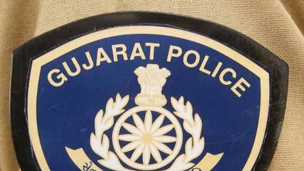 પતિ અને સસરા તેની સાથે ઝગડો કરવા લાગ્યા