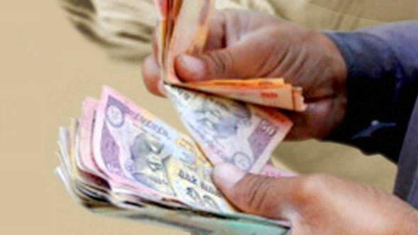 1000 રૂપિયા કાઢવાના નિર્ણયથી ગ્રાહકો પરેશાન