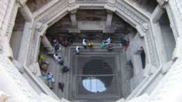 અડાલજની વાવ