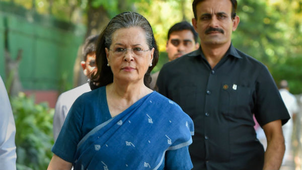 ઉમેદવાર અને દીકરા પર ભ્રષ્ટાચારના ચાર્જ