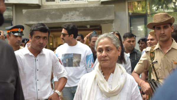 ઉપર સુધી ફરિયાદ કરવાની વાત કહી