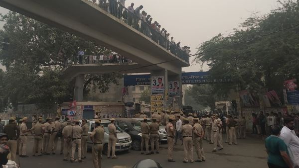 ભારે સંખ્યામાં પોલિસબળોની તૈનાતી