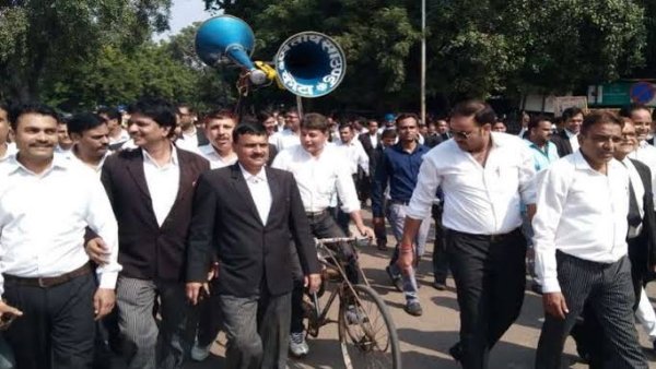 વકીલની આત્મહત્યાની કોશિશ
