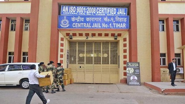 જેલની દિવાલથી કૂદ્યા