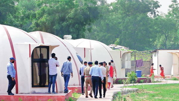 આશ્રમ માટે જમીન આપવા બાબાતે સ્કૂલને નોટિસ