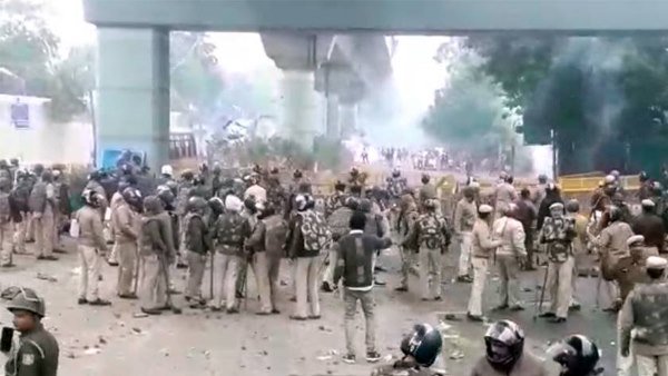 મેટ્રો સ્ટેશન ફરી ખોલી દેવામાં આવ્યા