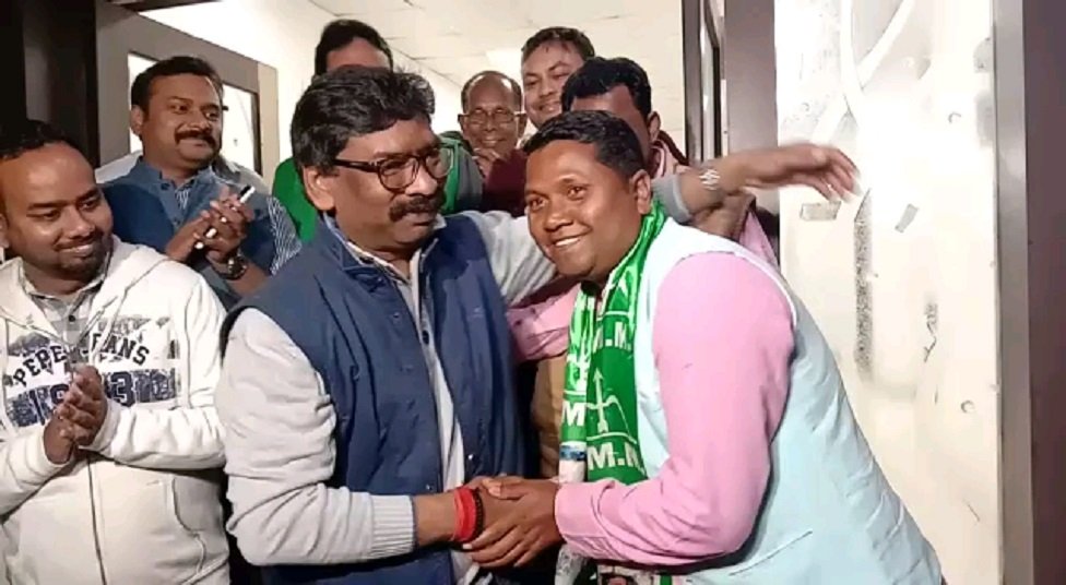 આદિવાસીઓનો મળ્યો સાથ