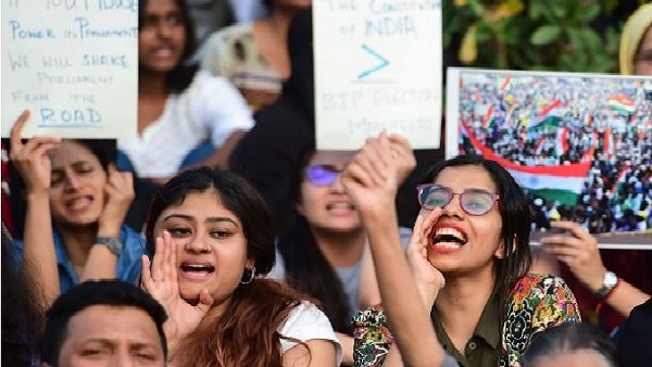 યુપીમાં અનેક જગ્યાએ થયા હિંસક દેખાવો