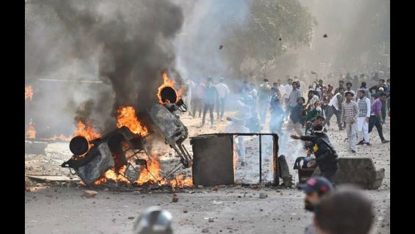 કેટલાય પોલીસકર્મી ઘાયલ