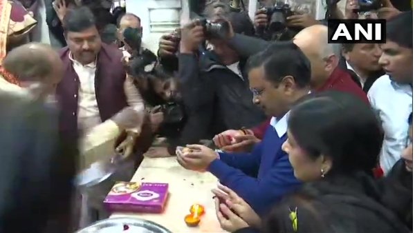 હનુમાન મંદિર પહોંચ્યા કેજરીવાલ