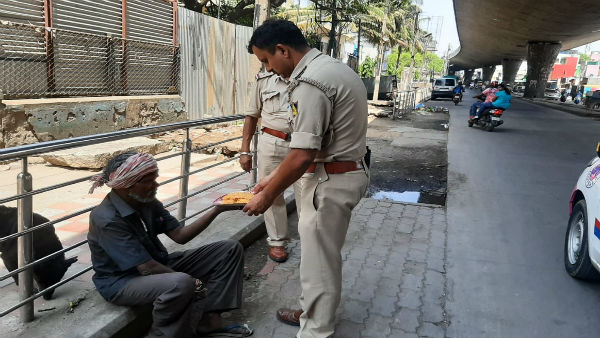 બેઘરને ખોરાક આપ્યો