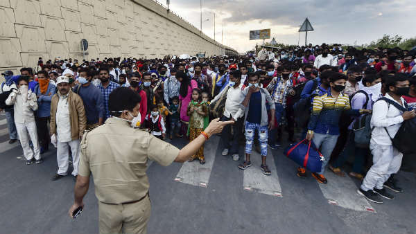 મજૂરો પગપાળા જ જઈ રહ્યા