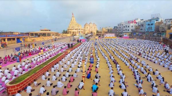 યોગથી તણાવ ઘટે છે