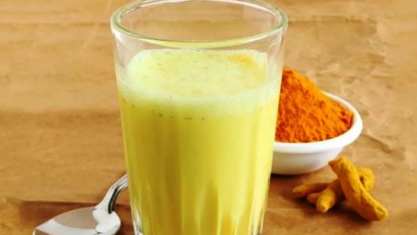હળદરવાળુ દૂધ