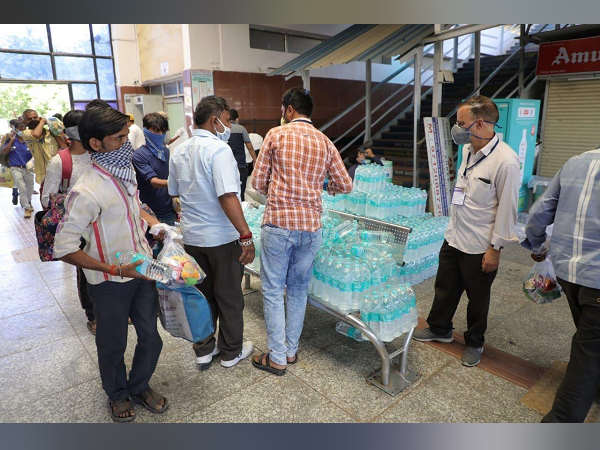 રાજકોટથી ખુશી ખુશી યૂપી રવાના થયા પ્રવાસીઓ