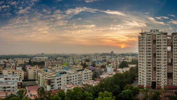 રહસ્યમય અવાજ સાંભળી લોકો ઘરની બહાર નીકળ્યા