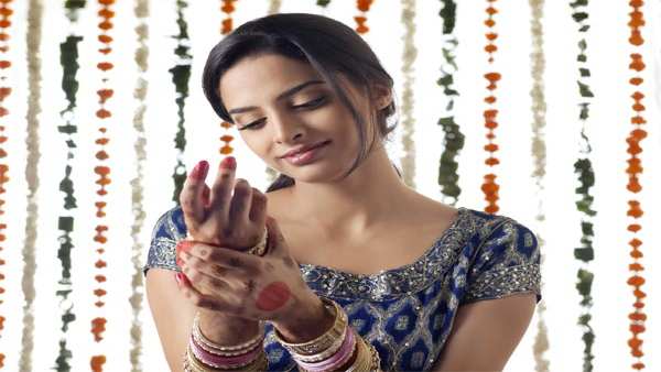 રૂમમાંથી બહાર આવવા માટે પણ રેડી થવુ