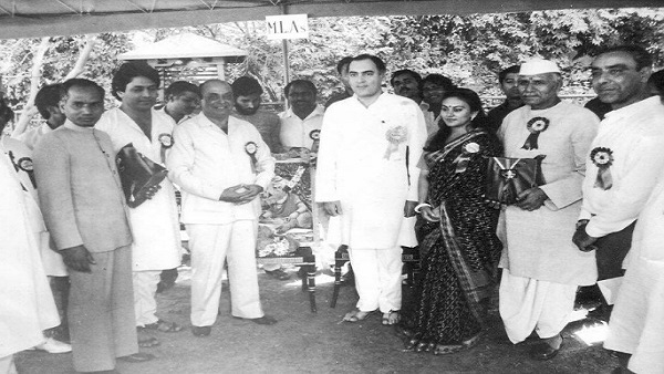 વડાપ્રધાન રાજીવ ગાંધી સાથે સીતા
