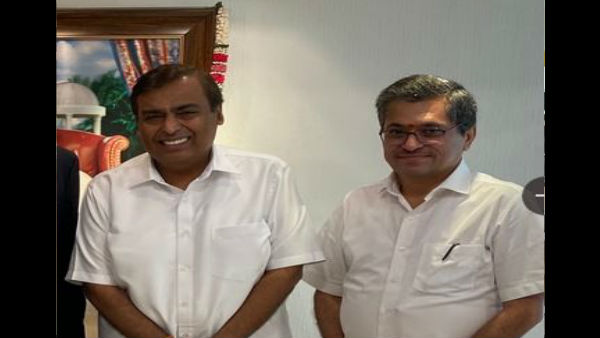 મુકેશ અંબાણીના રાઇટ હેન્ડ છે મોદી