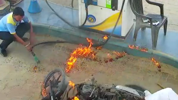 આખી બાઈક સળગી ઉઠી