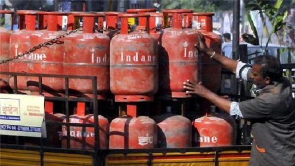 LPG સિલિન્ડરના ભાવે આપ્યો ઝટકો
