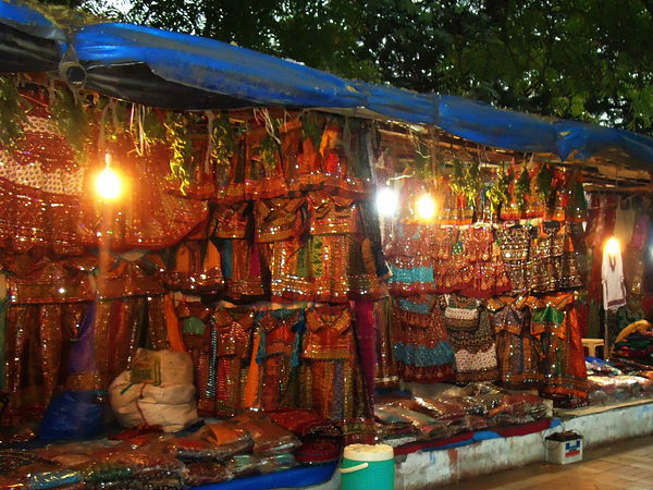 5. લાલદ દરવાજા માર્કેટ