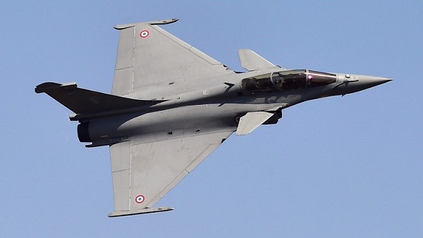 વૉટર સેલ્યુટ સાથે સ્વાગત
