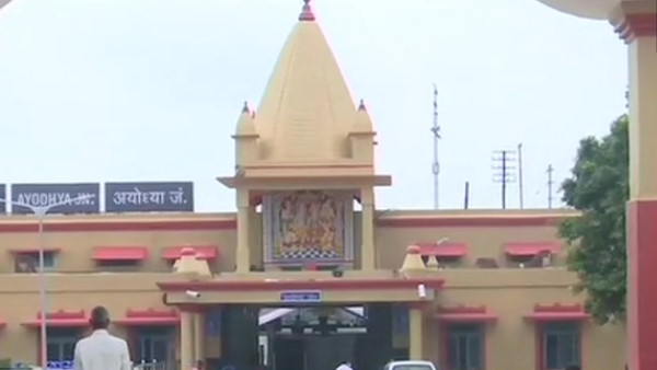 આમંત્રણ ન આપવા બદલ માફી પણ માંગી